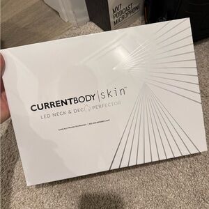 CurrentBody Skin LED Neck & Dec Perfector - unopened series 1